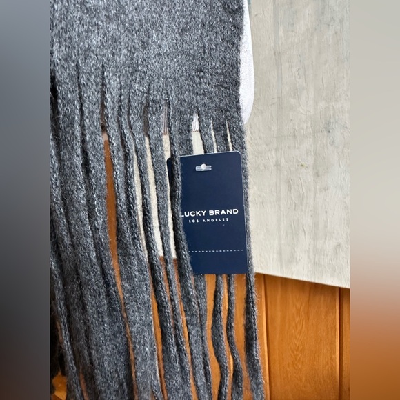 NWT Lucky Brand Scarf Fringe / Wrap 
Gray New! Incredibly Soft! - Picture 3 of 12